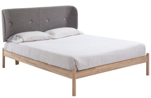 Dřevěná postel s šedým látkovým čelem Marckeric Ellie 140 x 200 cm Marckeric